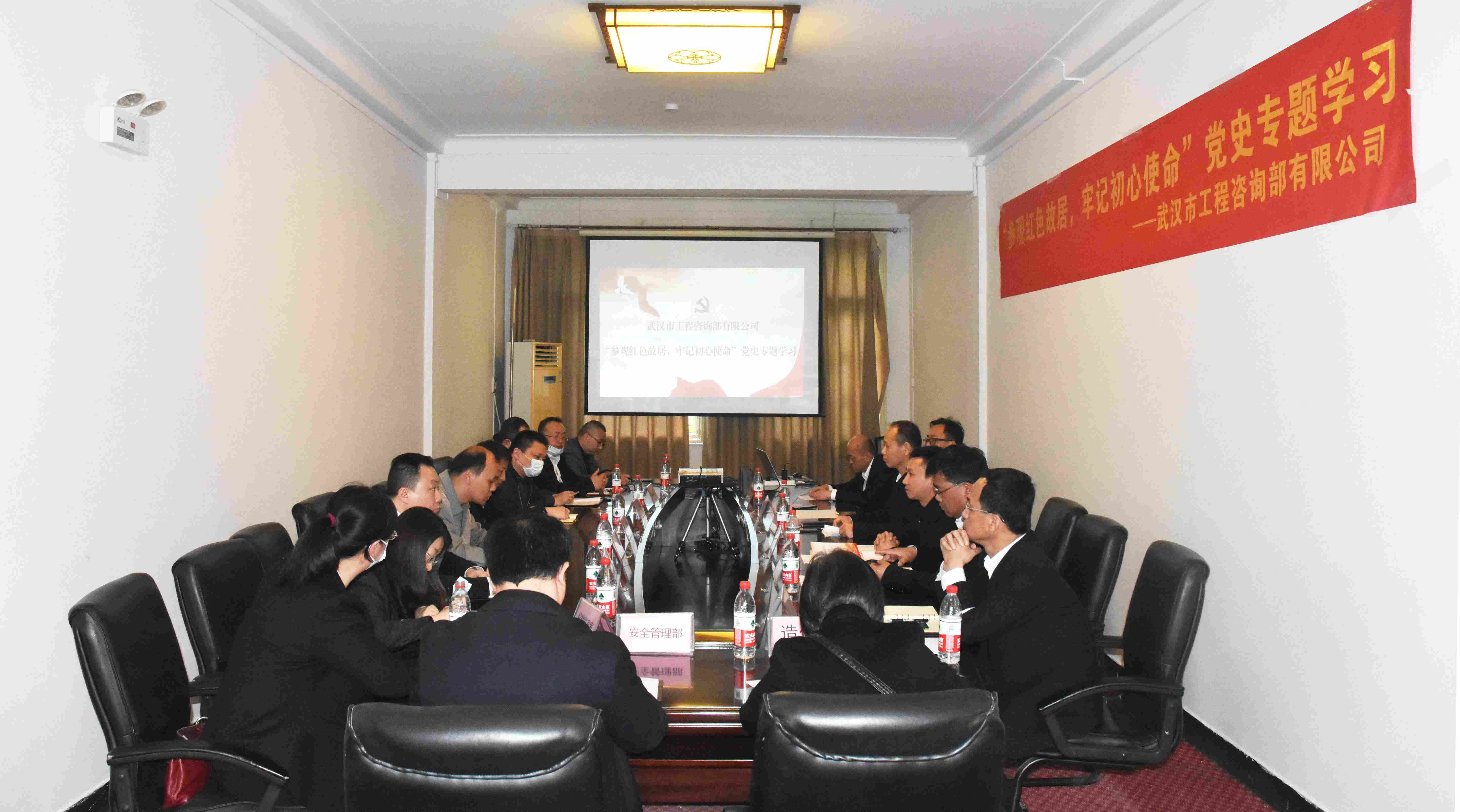 黨史學(xué)習活動(dòng)進(jìn)入項目工地現場(chǎng).jpg