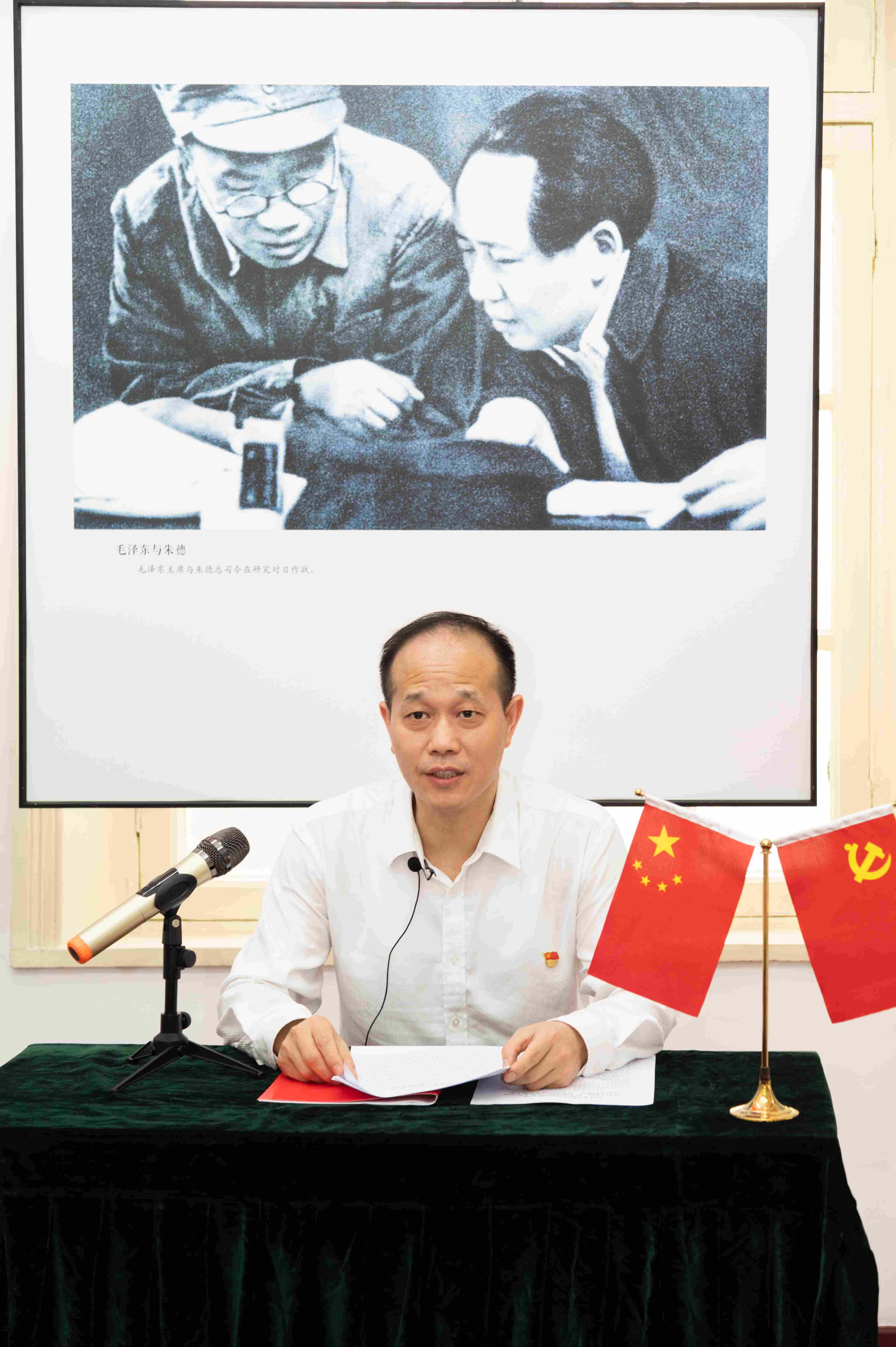 黨委書(shū)記、董事長(cháng)馮光樂(lè )講黨課.jpg